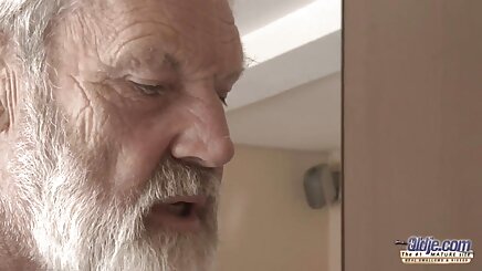 Yatakta şişman sürtük ormanda türk pornosu
