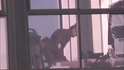 Anne ve oğlunun arkadaşlarından süt ile dolu turk jartiyer porno